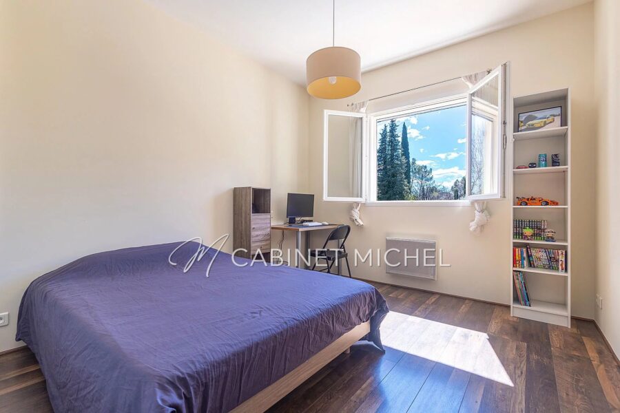 Maison à vendre à Roquefort-les-Pins — Vue parc & jardin — photo 8