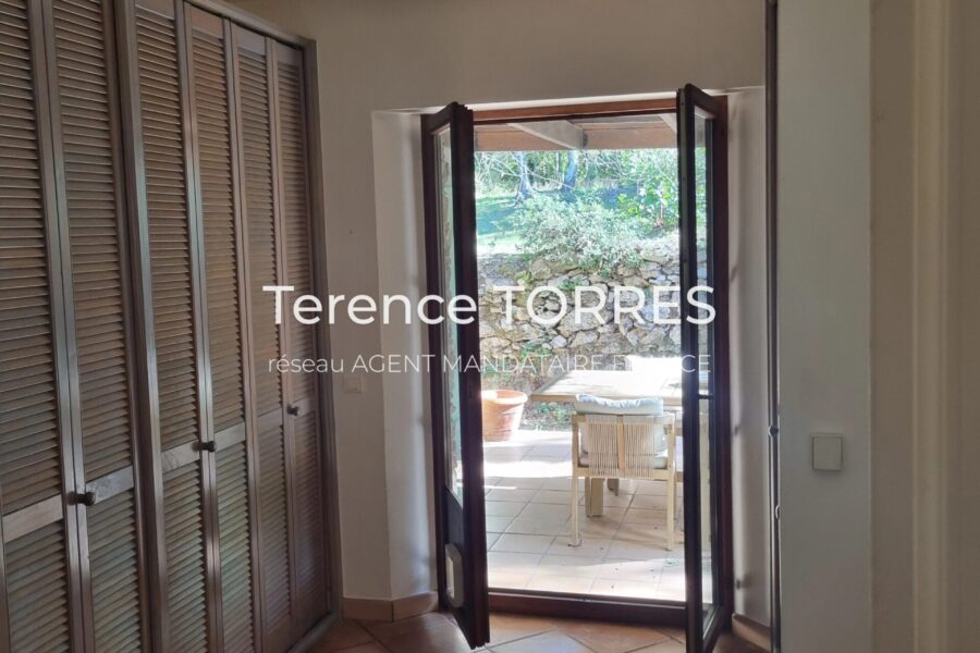 Maison à vendre à La Garde-Freinet — Vue montagne — photo 9
