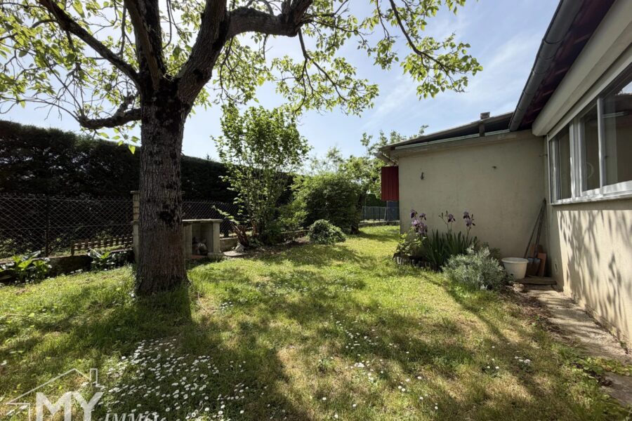 Maison à vendre à Saint-Laurent-des-Vignes — Vue parc & jardin — photo 13