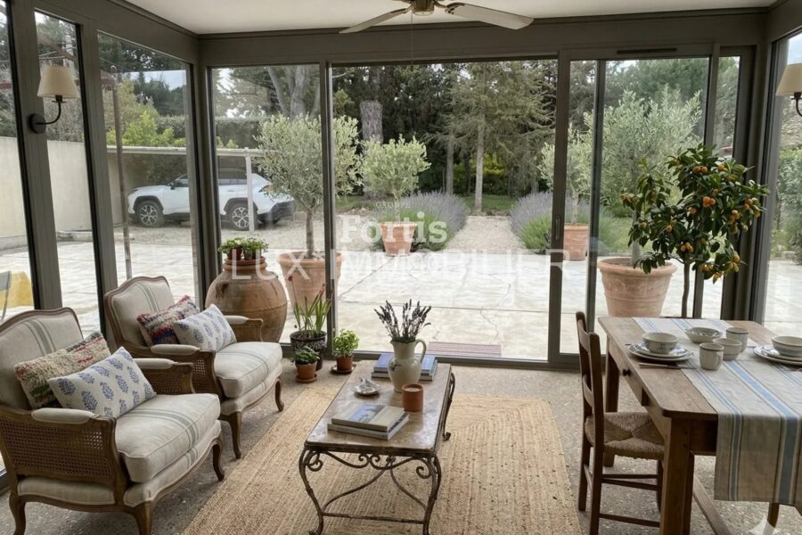 Maison à vendre à Saint-Rémy-de-Provence — Vue parc & jardin — photo 1