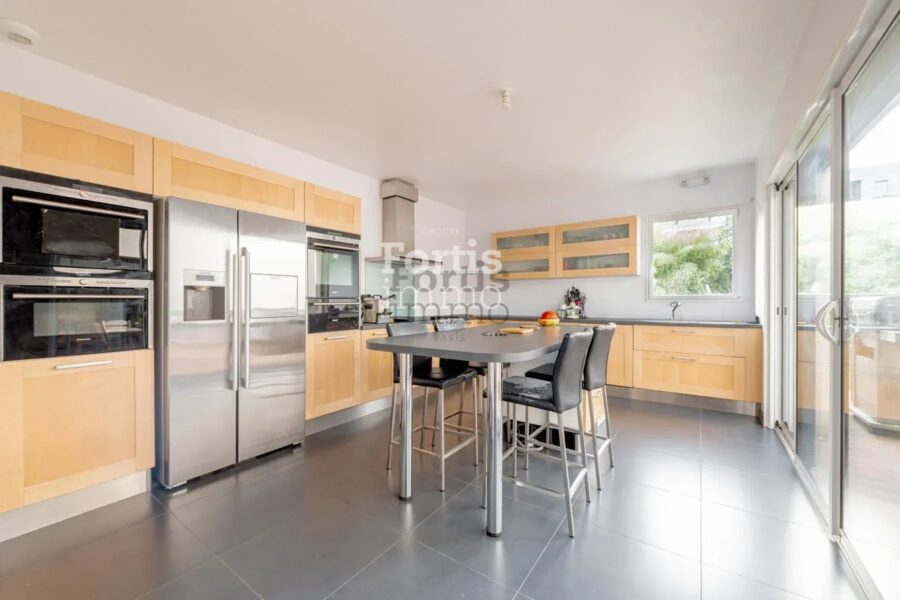 Maison à vendre à Bois-Colombes — Vue parc & jardin — photo 8