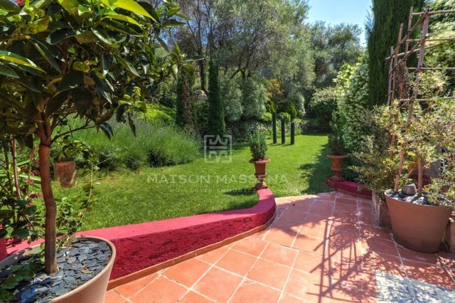 Maison à vendre à La Roquette-sur-Var — Vue montagne — photo 17