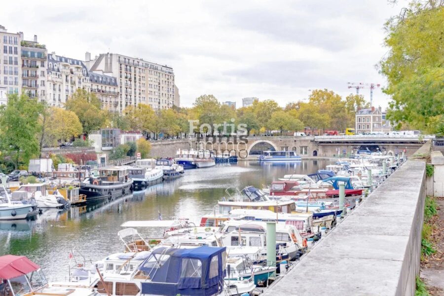 Appartement à vendre à Paris 4e arrondissement — Vue sur la ville — photo 1