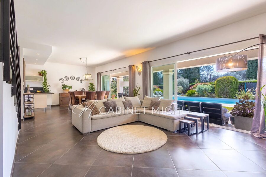 Maison à vendre à Roquefort-les-Pins — Vue parc & jardin — photo 6
