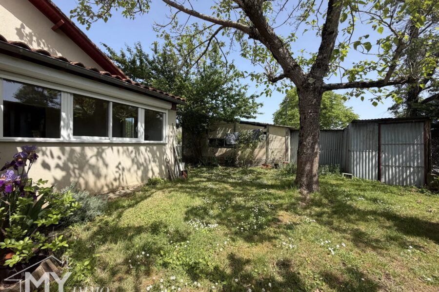 Maison à vendre à Saint-Laurent-des-Vignes — Vue parc & jardin — photo 14