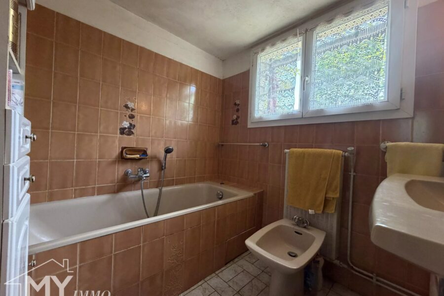 Maison à vendre à Saint-Laurent-des-Vignes — Vue parc & jardin — photo 10