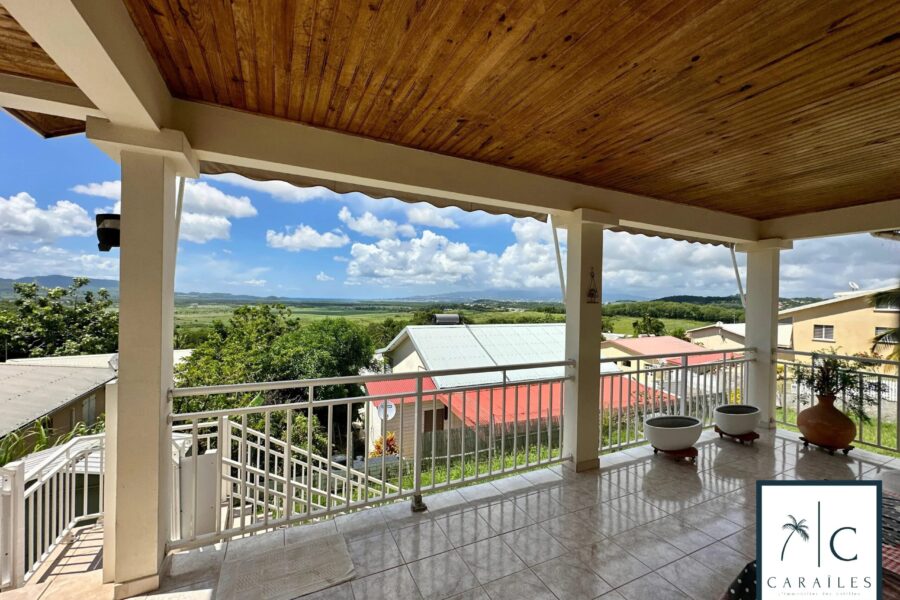 Maison à vendre à Rivière-Salée — Vue mer — photo 1