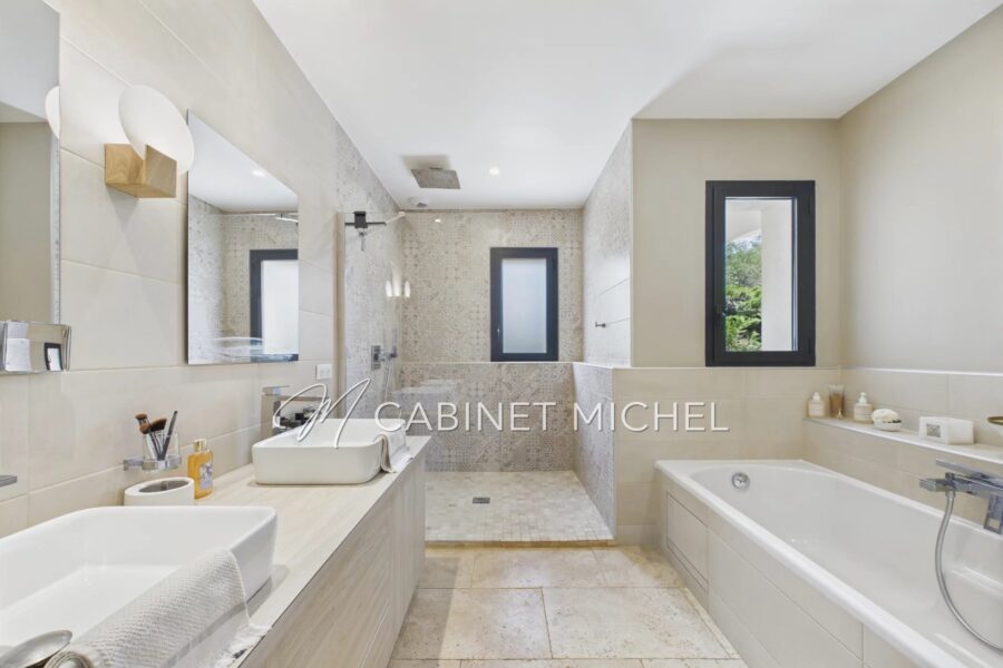 Maison à vendre à Roquefort-les-Pins — Vue parc & jardin — photo 10