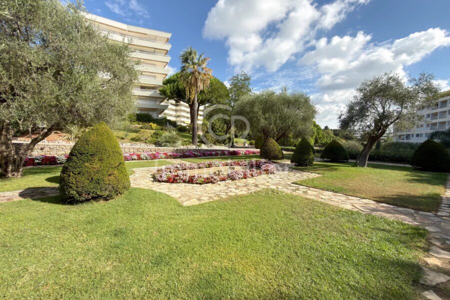 Appartement à vendre à Cannes — Vue parc & jardin — photo 4
