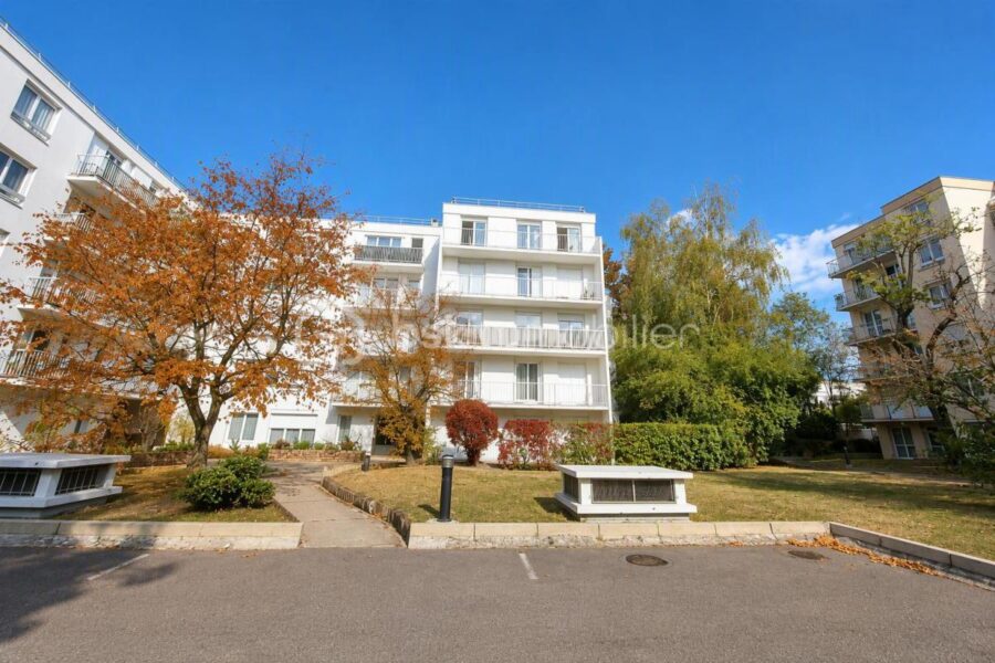 Appartement à vendre à Vaires-sur-Marne — Vue sur la ville — photo 2