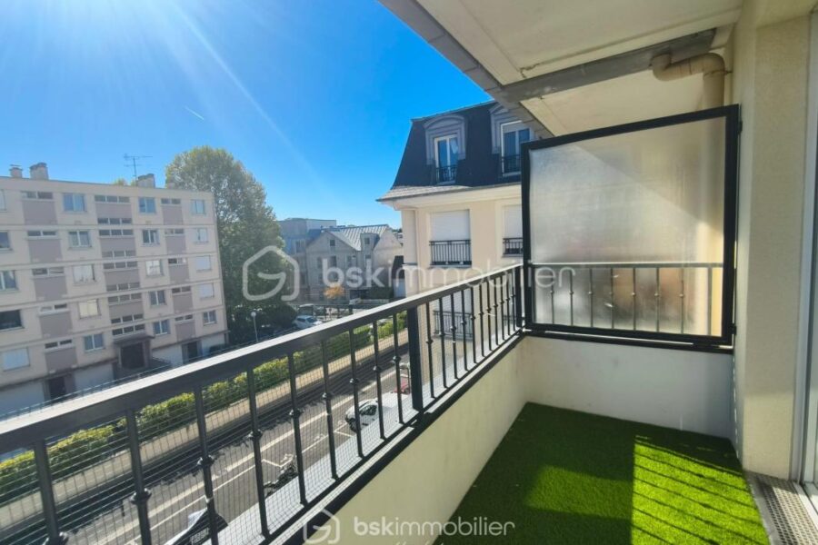 Appartement à vendre à Le Plessis-Trévise — Vue sur la ville — photo 1