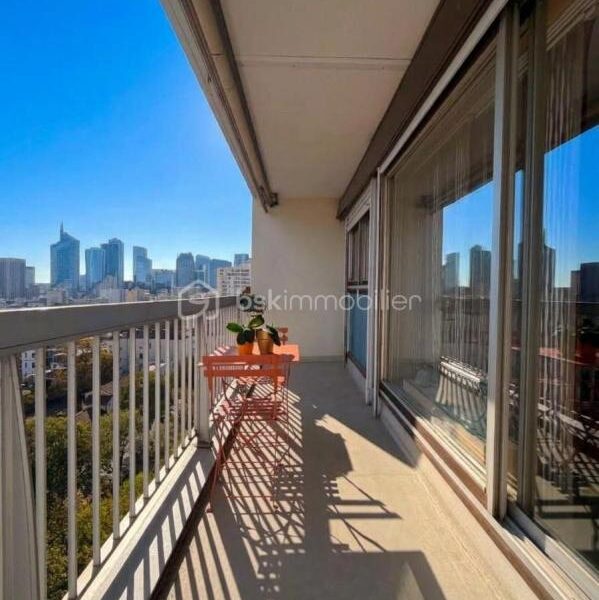 Appartement à vendre à Courbevoie — Vue sur la ville — photo 1