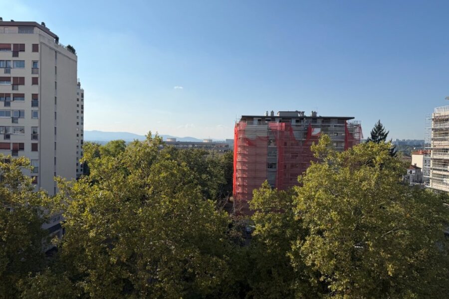 Appartement à vendre à Lyon 4e Arrondissement — Vue sur la ville — photo 2