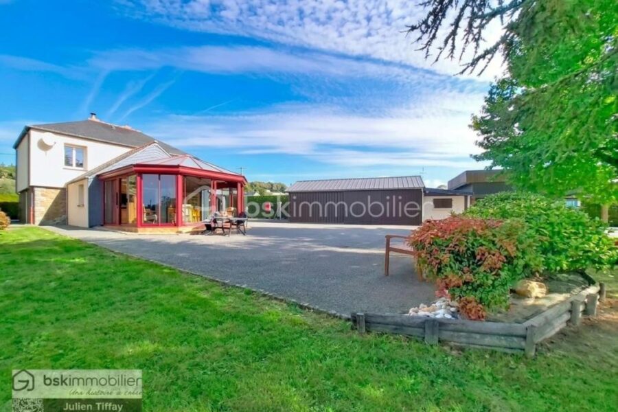 Maison à vendre à Beaucé — Vue parc & jardin — photo 2