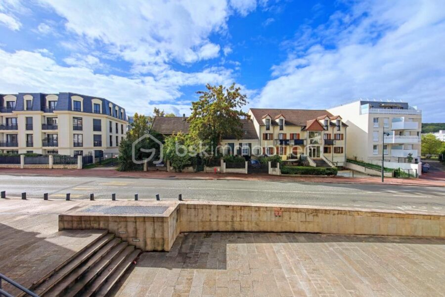 Appartement à vendre à Saint-Cyr-l&rsquo;École — Vue dégagée — photo 2