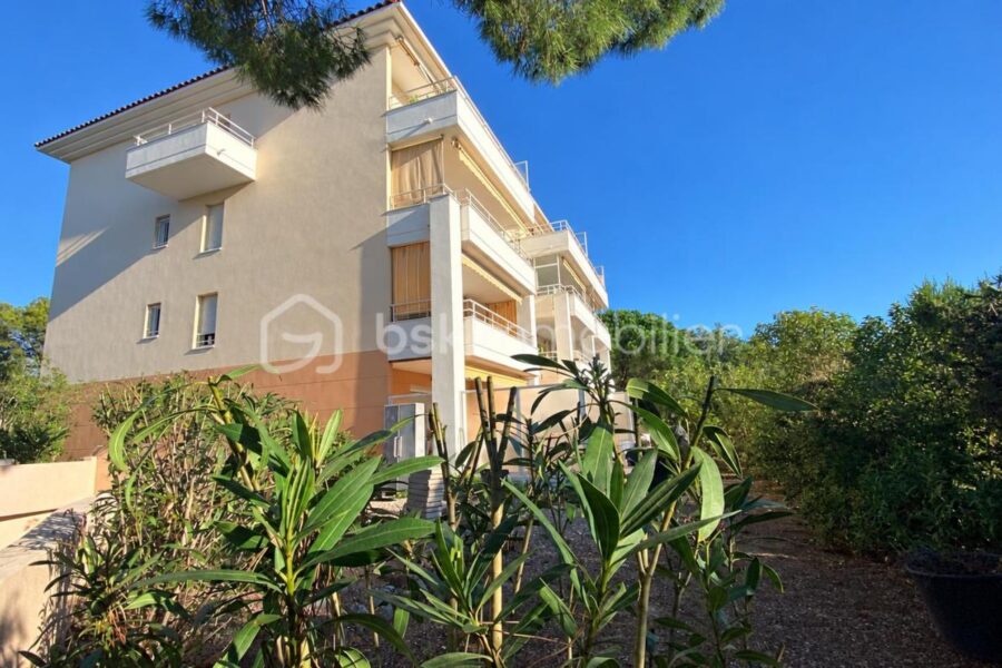 Appartement à vendre à Saint-Raphaël — Vue nature — photo 2