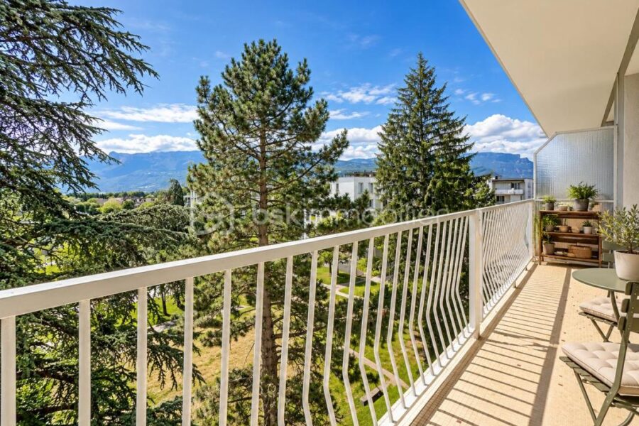 Appartement à vendre à Saint-Martin-d&rsquo;Hères — Vue montagne — photo 1