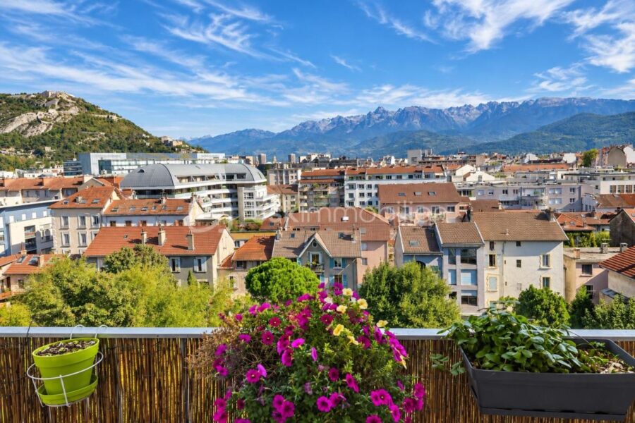Appartement à vendre à Grenoble — Vue montagne — photo 1