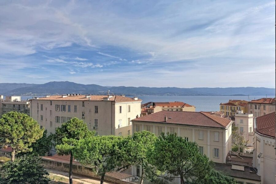 Appartement à louer à Ajaccio — Vue mer — photo 2