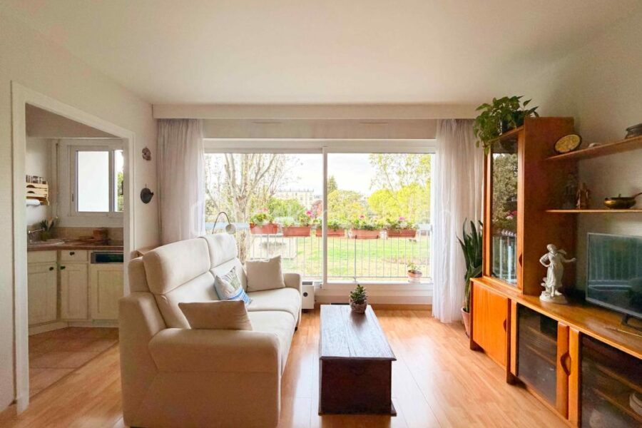 Appartement à vendre à Courbevoie — Vue parc & jardin — photo 2