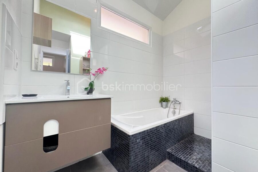 Maison à vendre à Crolles — Vue montagne — photo 11