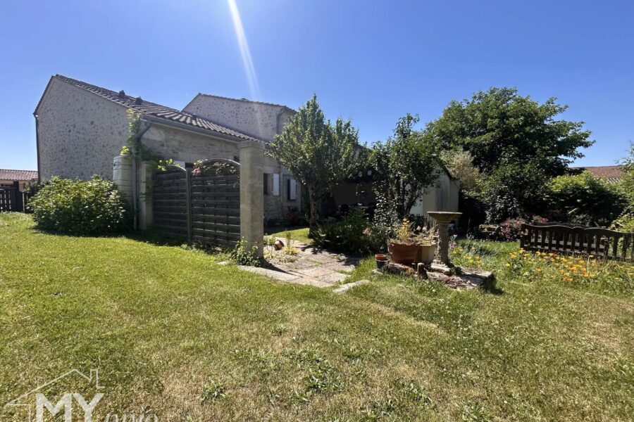 Maison à vendre à Saint-Méard-de-Gurçon — Vue parc & jardin — photo 16