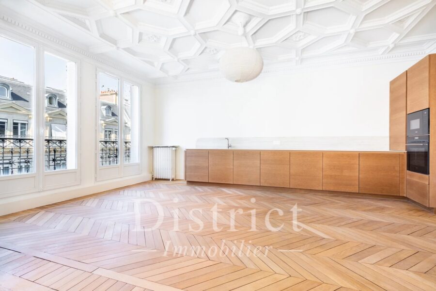 Appartement à louer à Paris 8e arrondissement — Vue sur la ville — photo 6