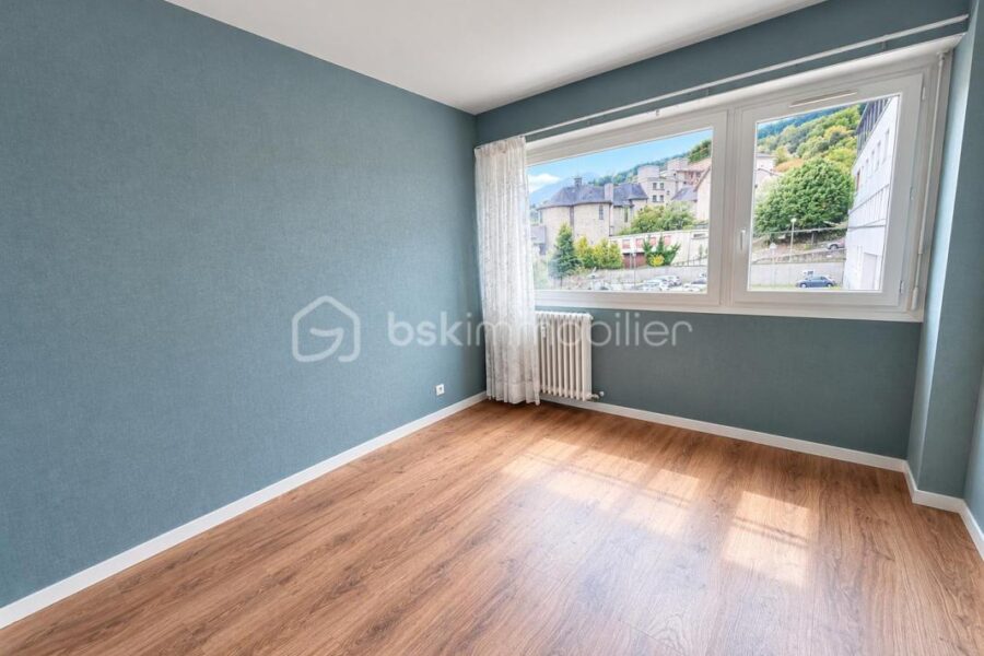 Appartement à vendre à Saint-Jean-de-Maurienne — Vue montagne — photo 12