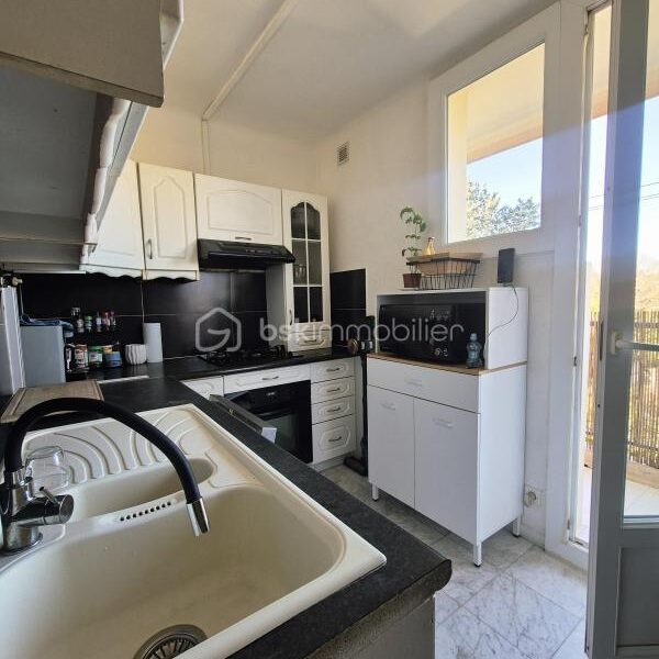 Appartement à vendre à Salon-de-Provence — Vue sur la ville — photo 11