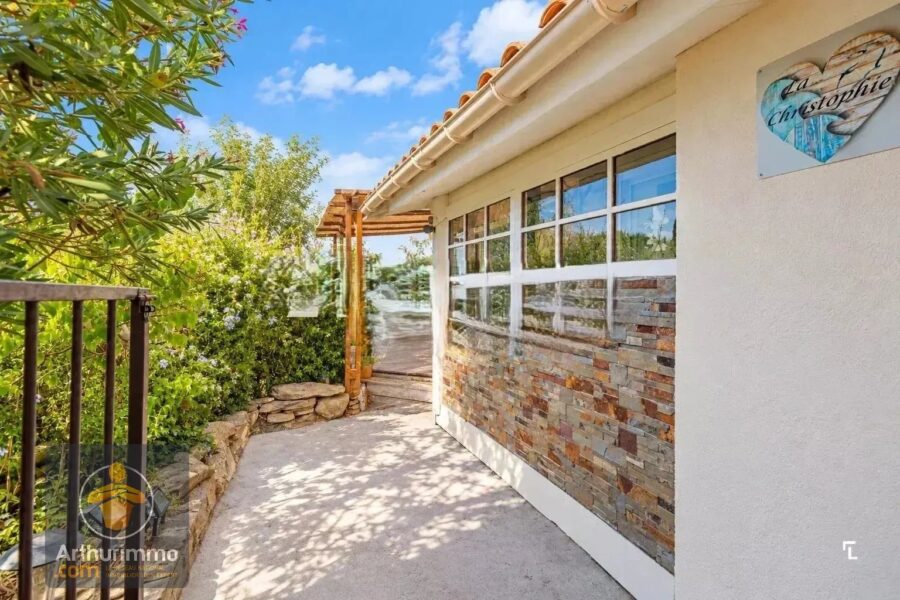 Maison à vendre à Bormes-les-Mimosas — Vue mer — photo 12