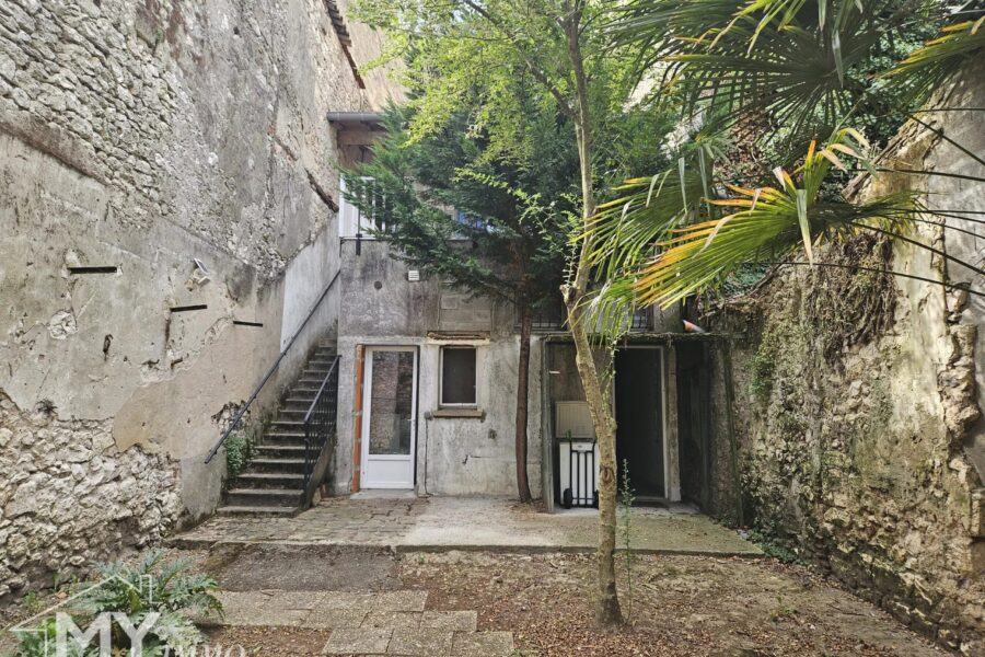 Maison à vendre à Sainte-Foy-la-Grande — Vue parc & jardin — photo 2