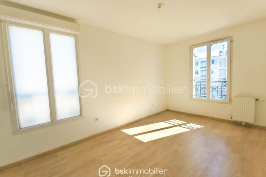 Appartement à vendre à Le Plessis-Trévise — Vue sur la ville — photo 12