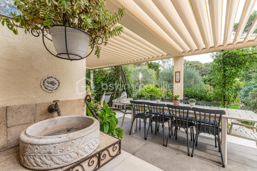 Maison à vendre à Saint-Raphaël — Vue parc & jardin — photo 12