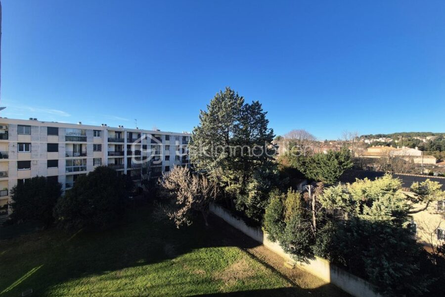 Appartement à vendre à Salon-de-Provence — Vue sur la ville — photo 12