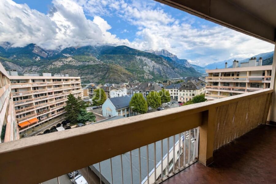 Appartement à vendre à Saint-Jean-de-Maurienne — Vue montagne — photo 1