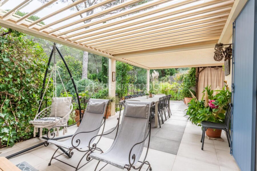Maison à vendre à Saint-Raphaël — Vue parc & jardin — photo 13