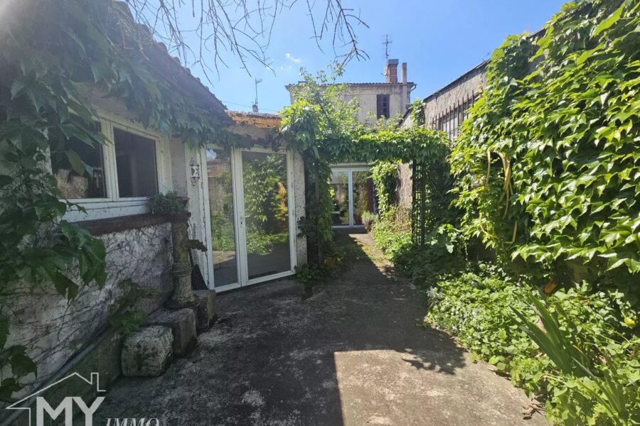 Maison à vendre à Sainte-Foy-la-Grande — Vue parc & jardin — photo 2