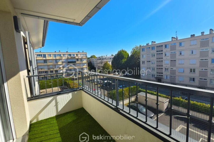 Appartement à vendre à Le Plessis-Trévise — Vue sur la ville — photo 14