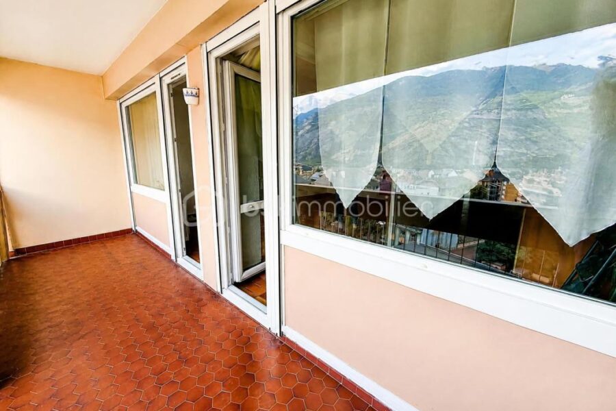 Appartement à vendre à Saint-Jean-de-Maurienne — Vue montagne — photo 14