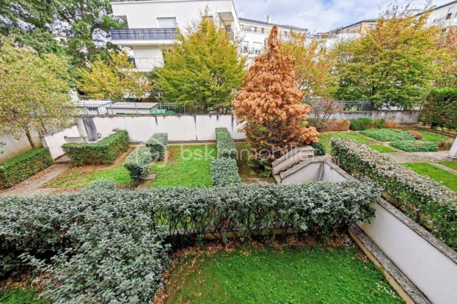 Appartement à vendre à Saint-Cyr-l&rsquo;École — Vue dégagée — photo 1
