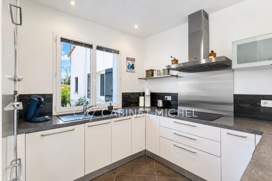 Maison à vendre à Roquefort-les-Pins — Vue parc & jardin — photo 7