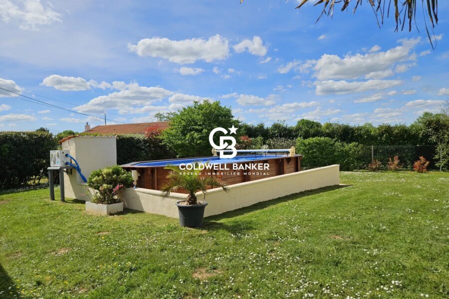 Maison à vendre à Burie — Vue parc & jardin — photo 6
