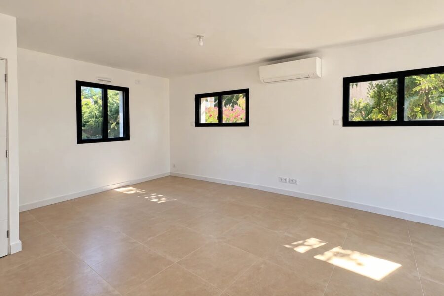 Maison à vendre à Saint-Raphaël — Vue parc & jardin — photo 4
