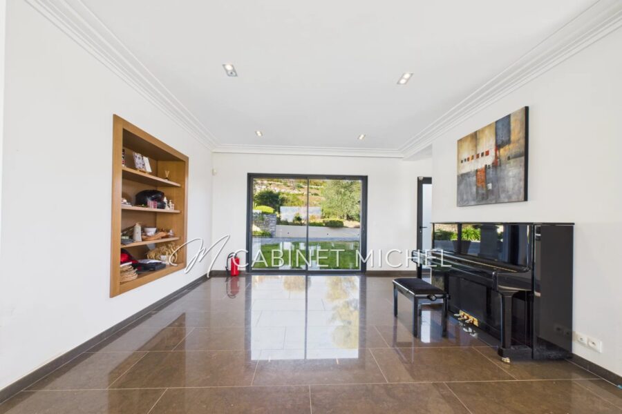 Maison à vendre à Roquefort-les-Pins — Vue mer — photo 10