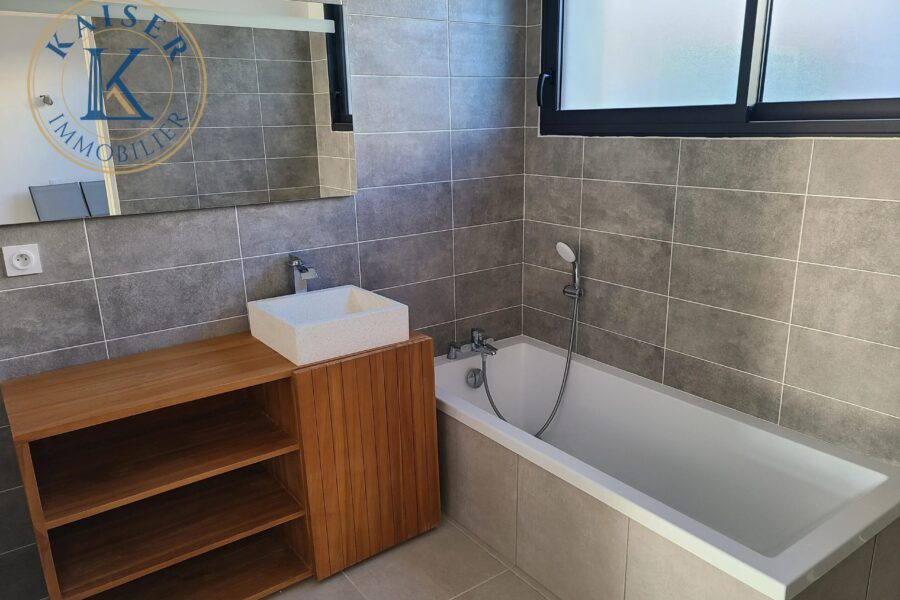 Appartement à vendre à La Londe-les-Maures — Vue mer — photo 4