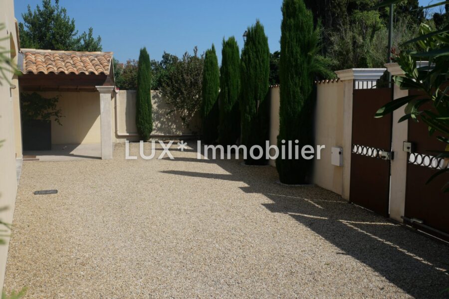 Maison à vendre à Saint-Rémy-de-Provence — Vue parc & jardin — photo 10