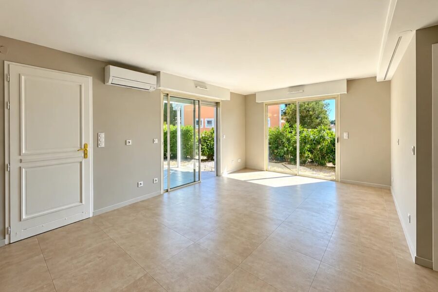 Appartement à vendre à Saint-Raphaël — Vue parc & jardin — photo 1