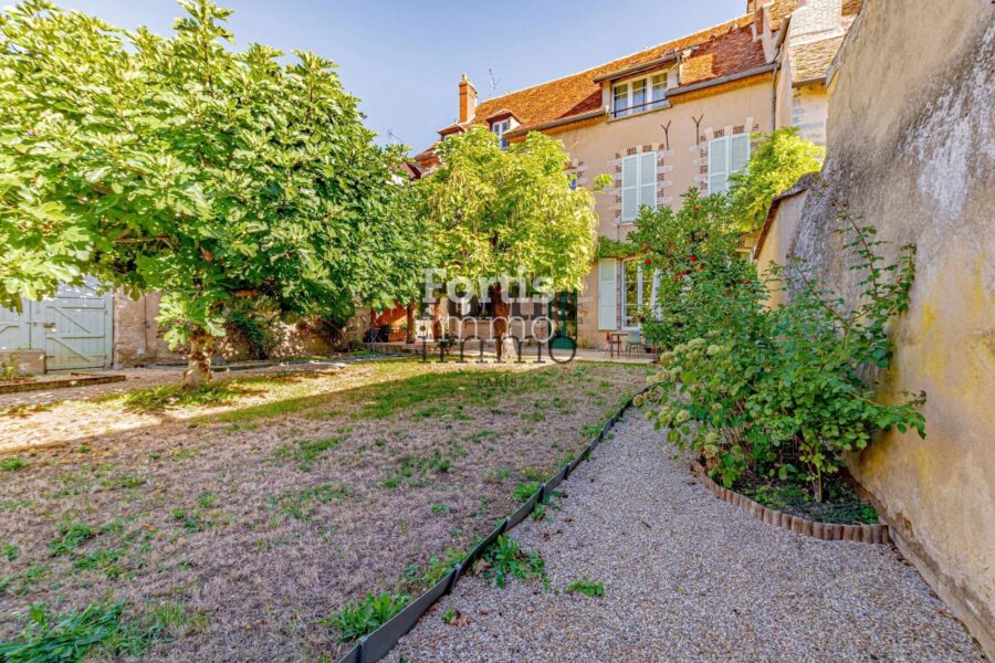 Maison à vendre à Villeneuve-sur-Yonne — Vue parc & jardin — photo 34