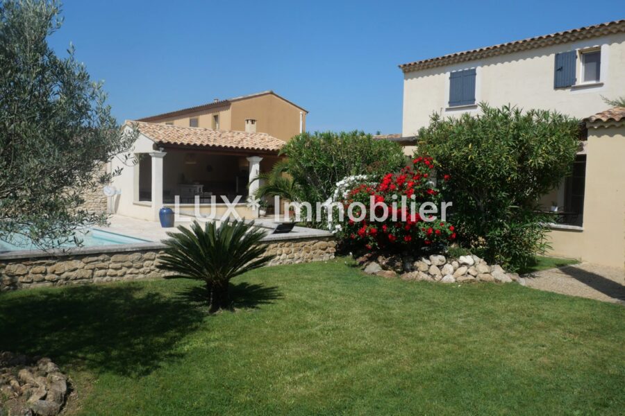 Maison à vendre à Saint-Rémy-de-Provence — Vue parc & jardin — photo 3
