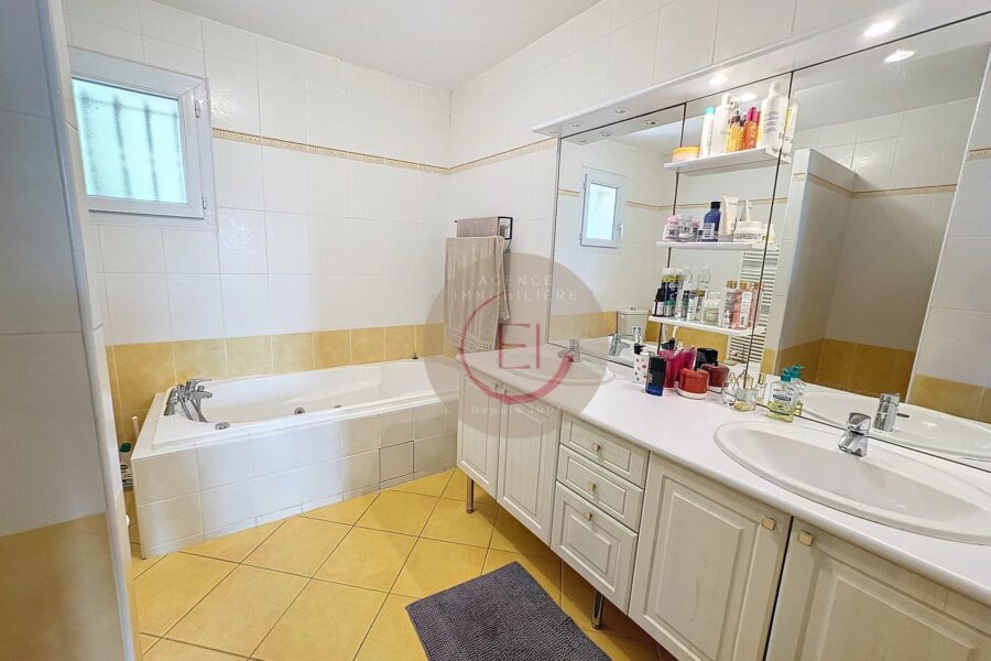 Maison à vendre à Les Adrets-de-l&rsquo;Estérel — Vue montagne — photo 22